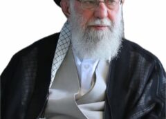 هجوم أمريكي–إسرائيلي على طهران: نقل خامنئي إلى موقع آمن وتوقف الاتصالات بعد استهداف مكتب المرشد