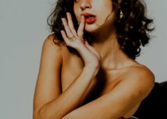 “ملكة عويج: أول ظهور درامي لها في ‘المطبعة’ – جراة وثورة في الدراما التونسية!”